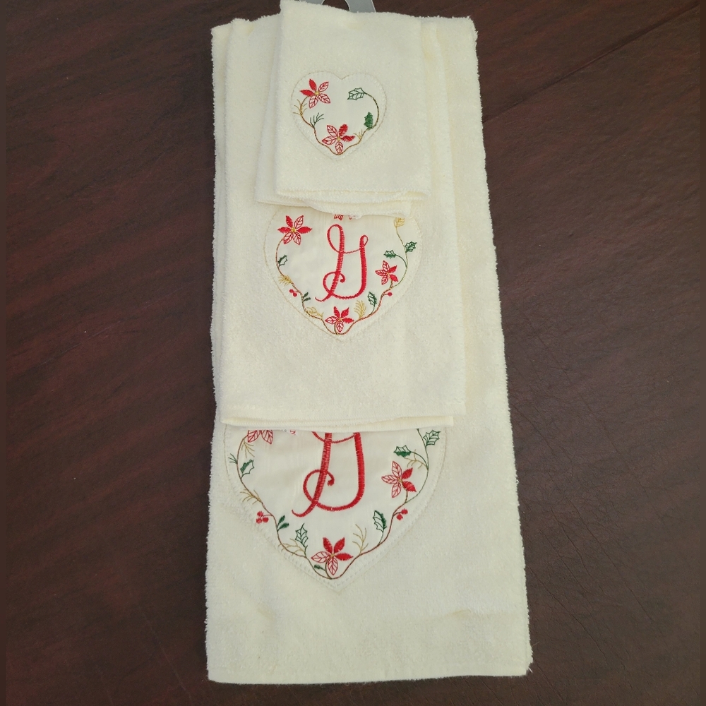 Vintage Flowery Embroided "G" Towel Set